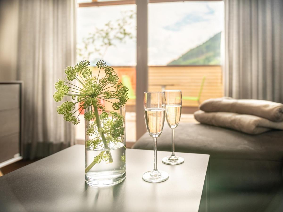 Der Sonnberg Alpinlodges - Apartments Mit Seeblick, Privater Sauna Und Self Check-In Zell am See Bagian luar foto