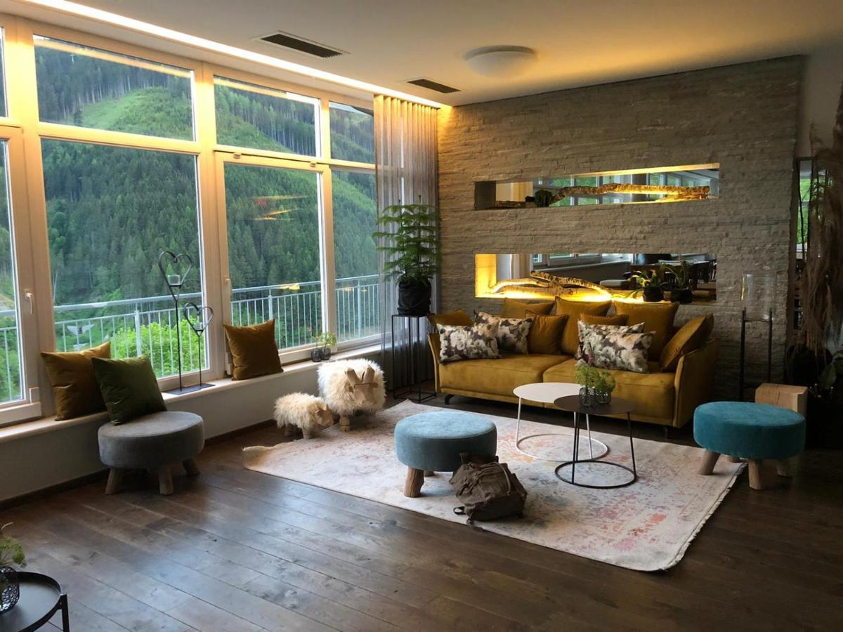 Der Sonnberg Alpinlodges - Apartments Mit Seeblick, Privater Sauna Und Self Check-In Zell am See Bagian luar foto