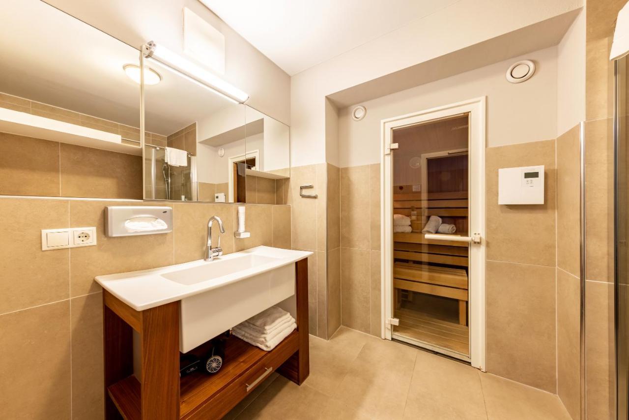 Der Sonnberg Alpinlodges - Apartments Mit Seeblick, Privater Sauna Und Self Check-In Zell am See Bagian luar foto